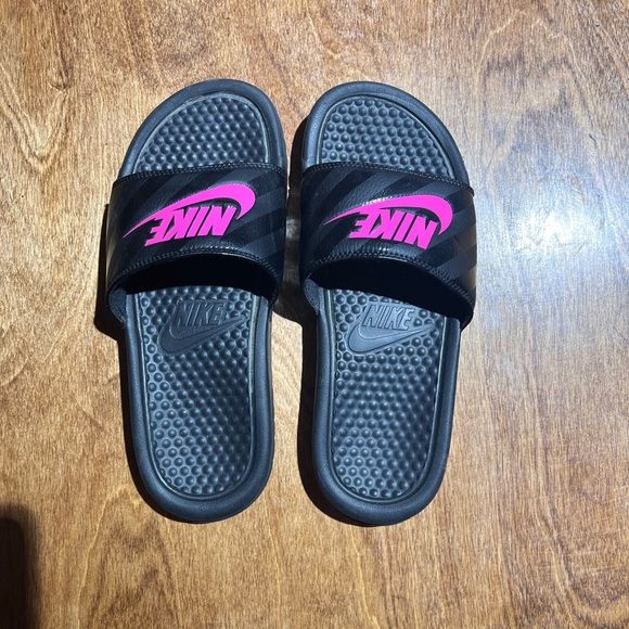 Nike Shoes - Nike Women’s Slides, size 7